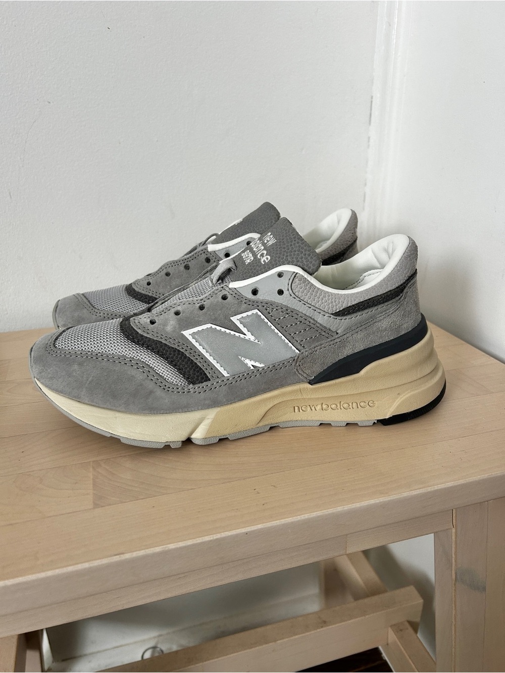 NEW BLANACE 997R Grey Cream Sneakers Women's 5.5 Comfort Casual Streetwear